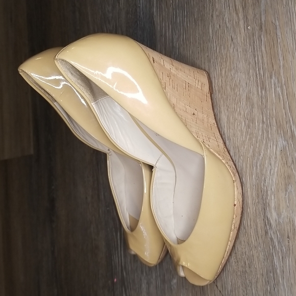 Michael Kors tan patent leather peep toe wedge 8 - Picture 3 of 3